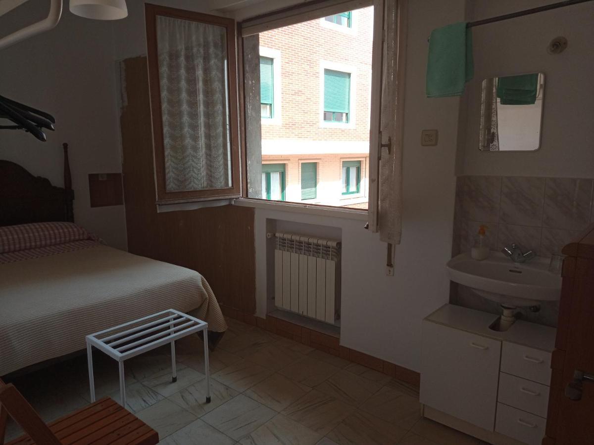 Pension Los Pinos Хихон Экстерьер фото