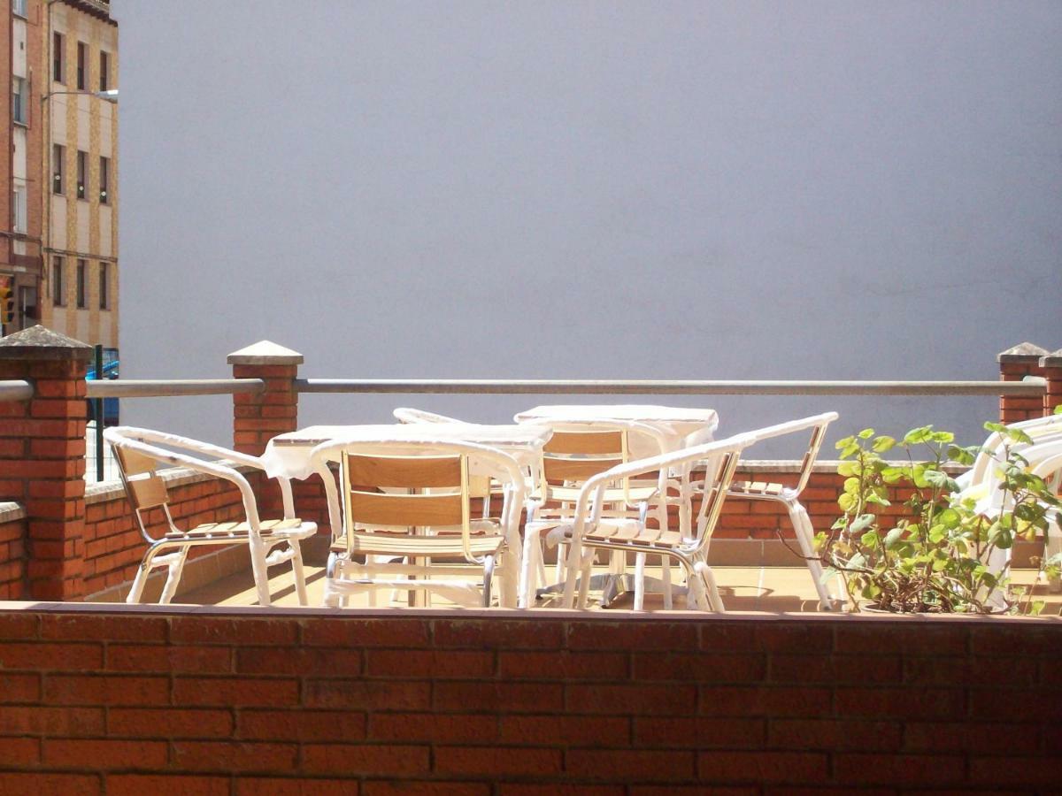 Pension Los Pinos Хихон Экстерьер фото