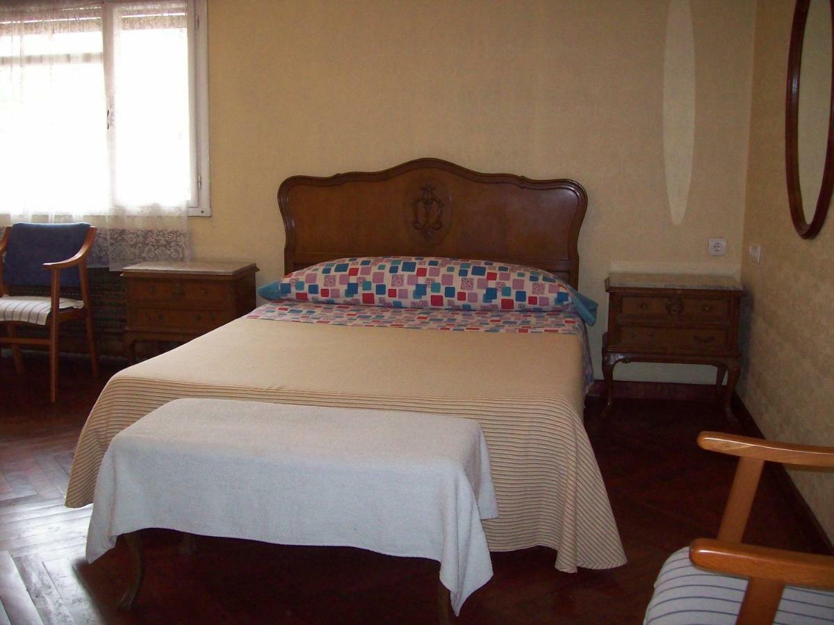 Pension Los Pinos Хихон Экстерьер фото