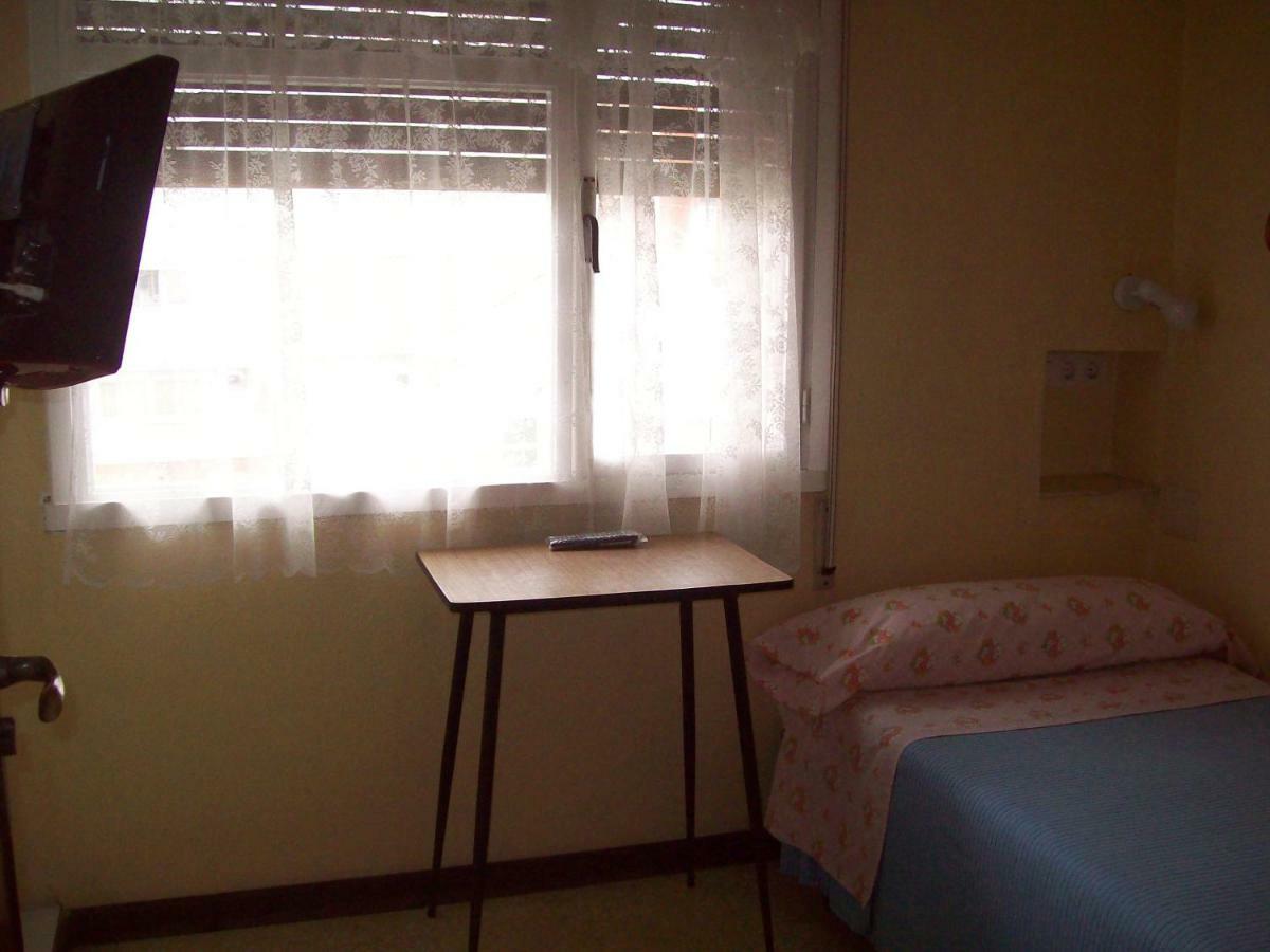 Pension Los Pinos Хихон Экстерьер фото