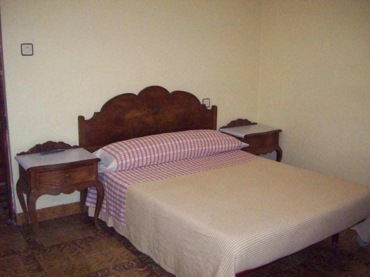 Pension Los Pinos Хихон Экстерьер фото